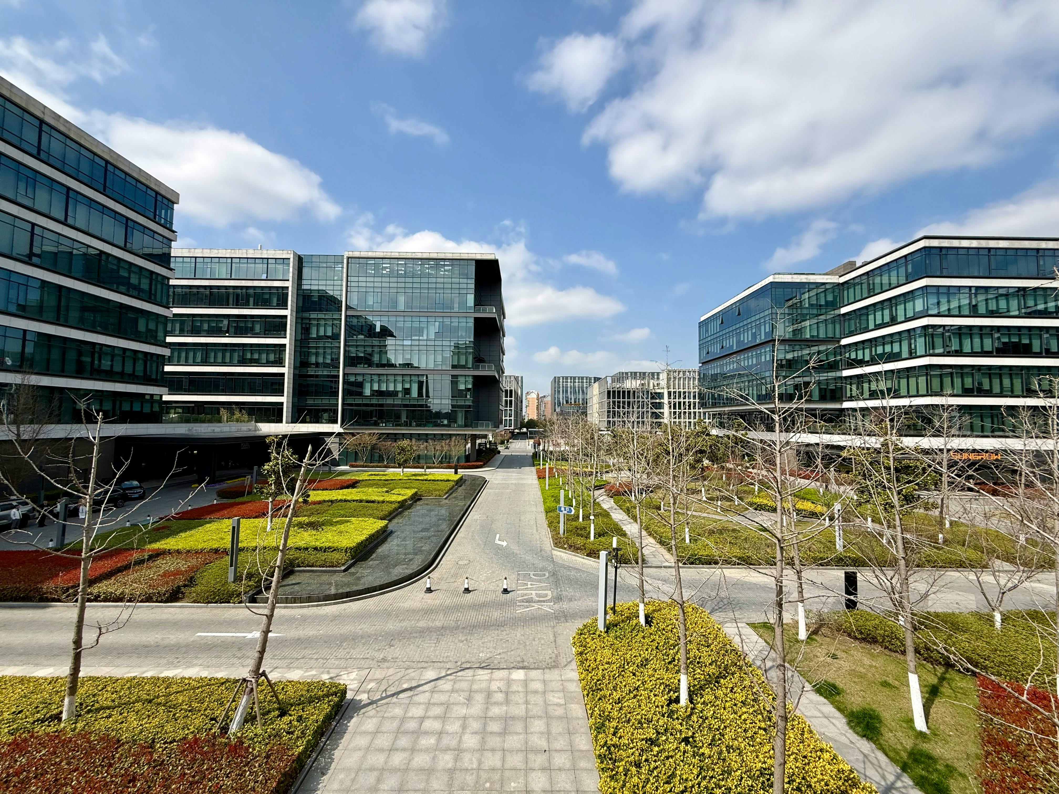 Skokie tech park buildings go up for sale as demand cools for life sciences space — Photo by Anderson Wei on Pexels