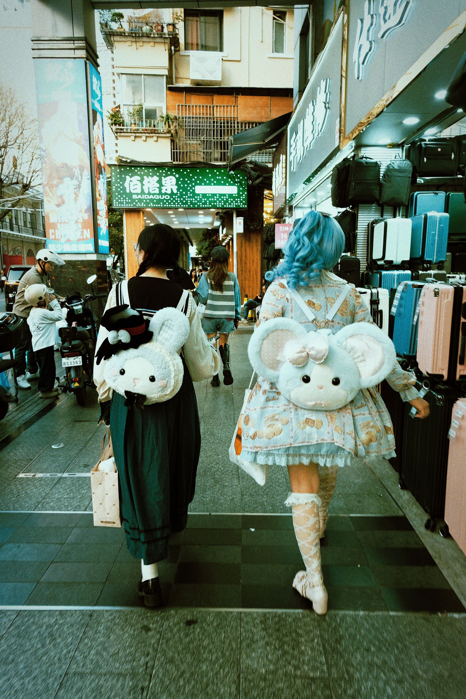 Street fashion scene in Guangzhou's shopping district