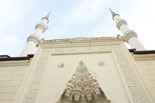 Free This architectural masterpiece features an Ottoman-style mosque facade with intricate details in Ankara, Türkiye. Stock Photo