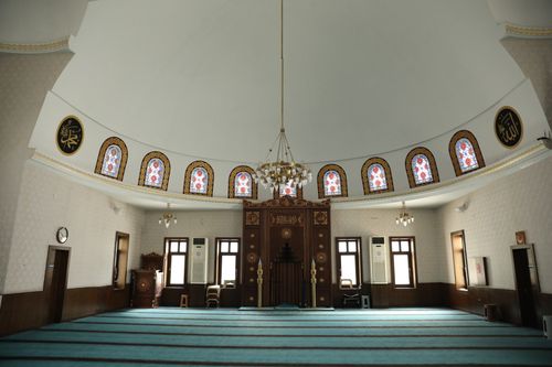 Free A calm and detailed view inside a mosque in Ankara, Türkiye, showcasing intricate architecture. Stock Photo