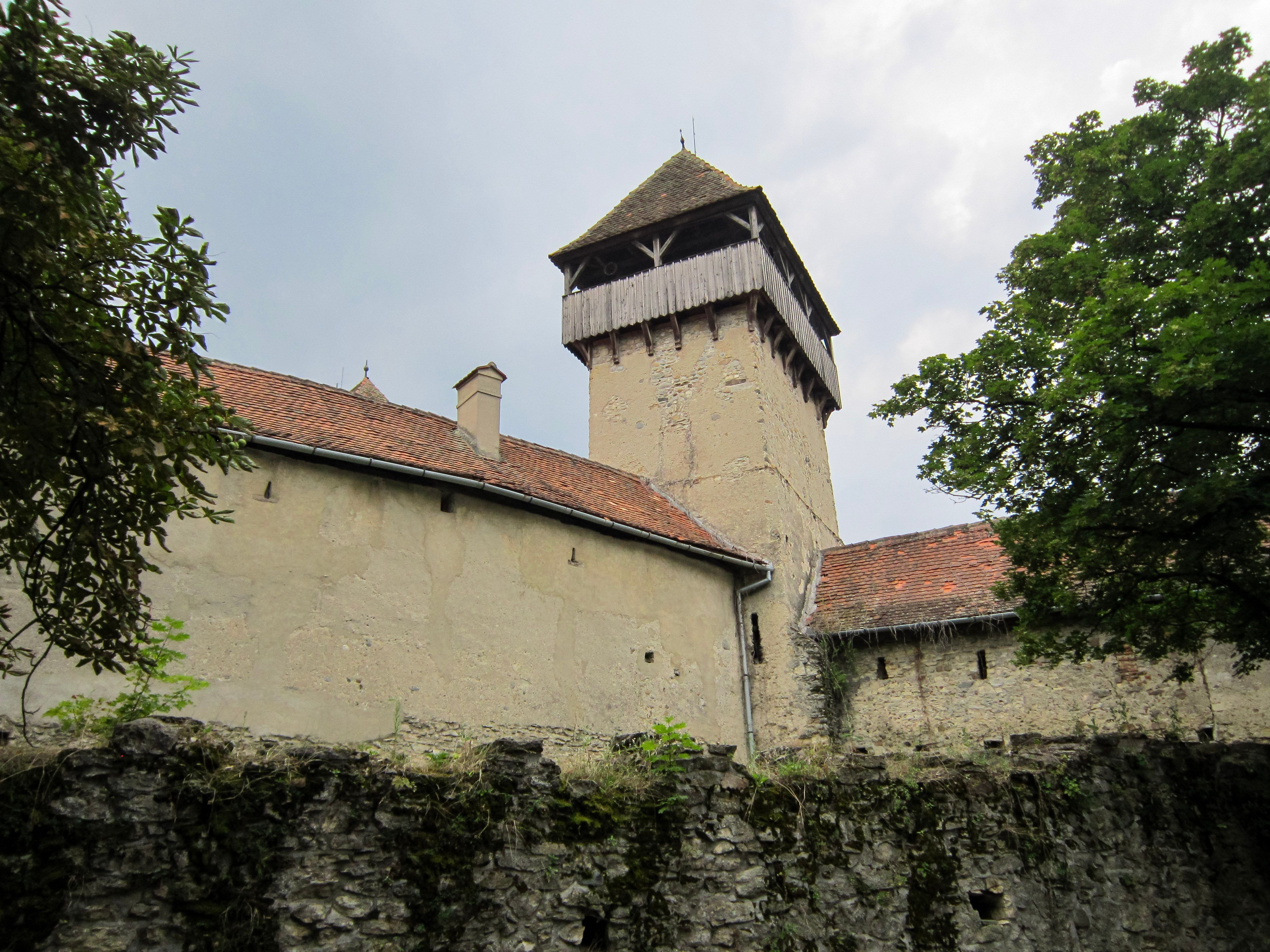 Explore the medieval architecture of Câlnic Fortress in Romania, a UNESCO World Heritage site steeped in history.