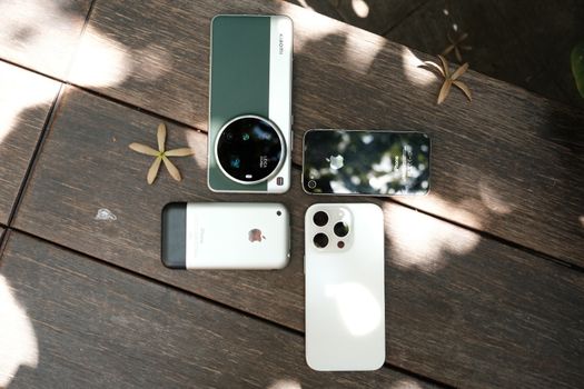 iPhone 16 Pro vs Galaxy S25 Ultra: Which One Actually Wins in 2026?
