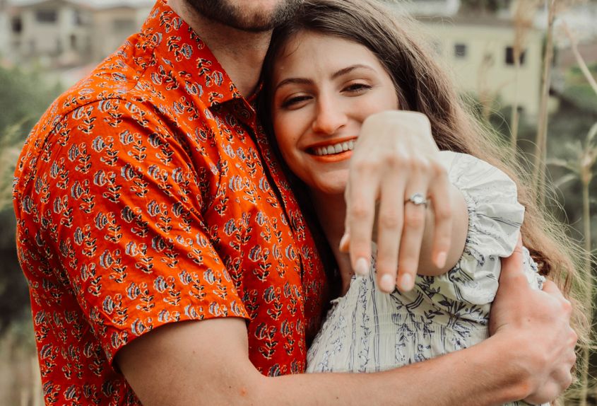 Online dating: starting a conversation on a niche platform