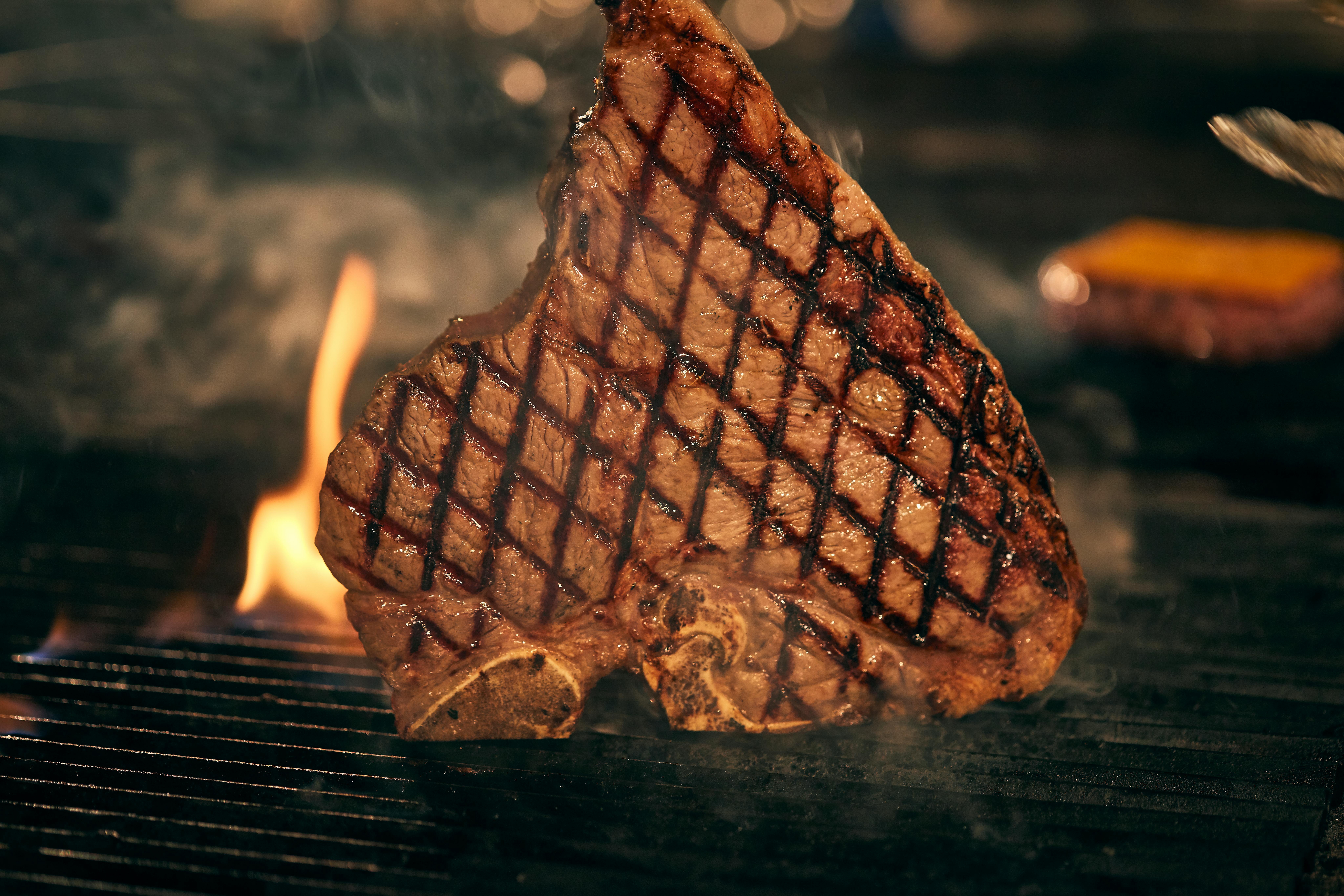 Best Grills for Steaks 2026: Gas, Charcoal & Cast Iron