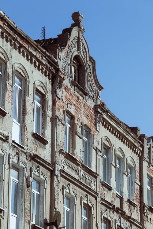 Free Old building with ornate facade, showcasing classic European architecture in Chernyakhovsk, Russia. Stock Photo