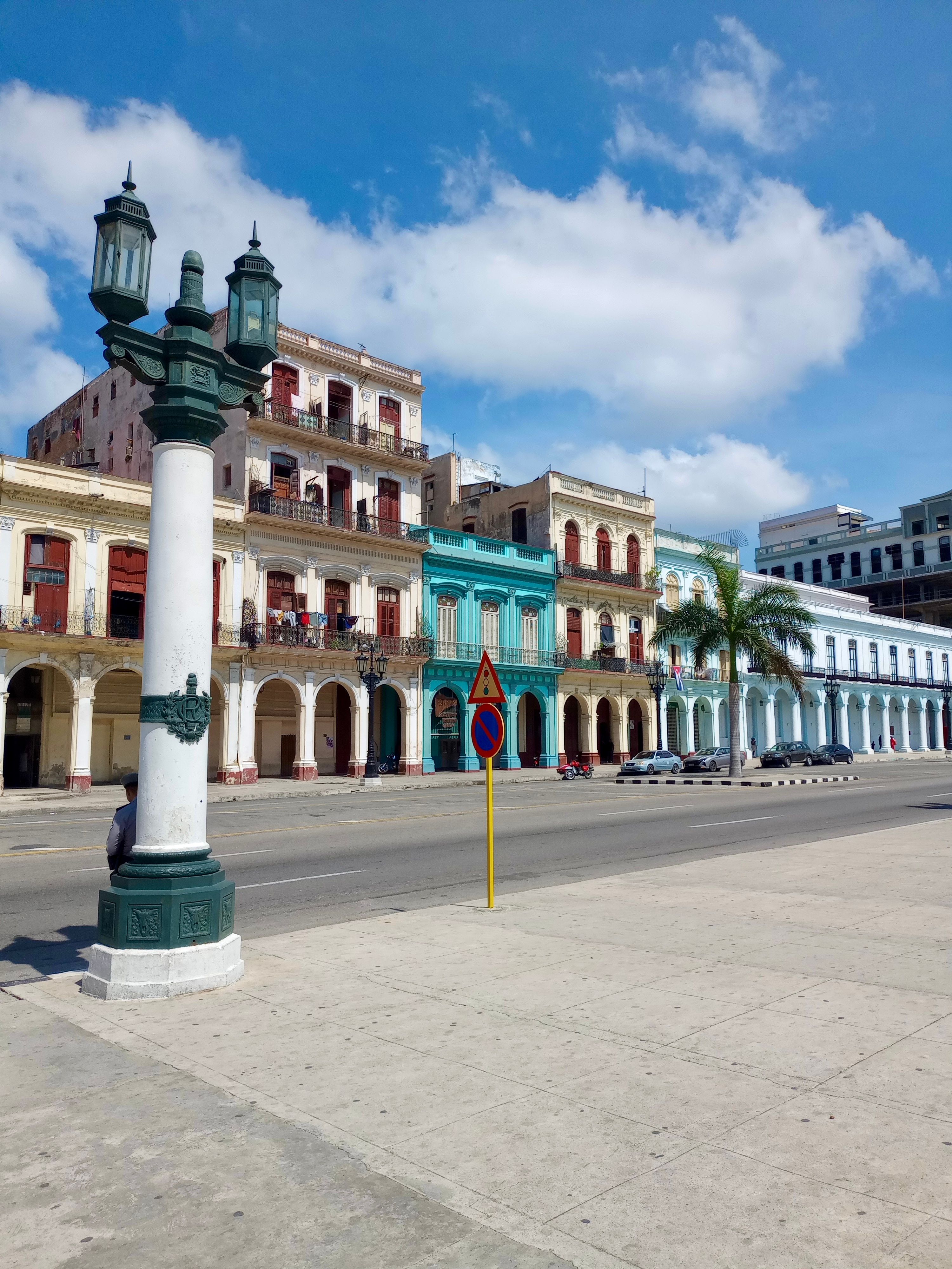 Colorful Colonial Architecture in Havana, Cuba · Free Stock Photo