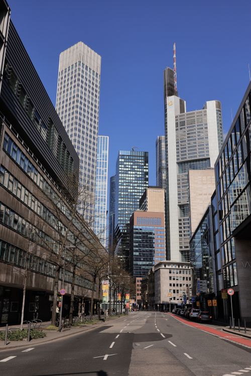 Free Captivating view of Frankfurt am Main's skyscrapers under a clear blue sky. Stock Photo