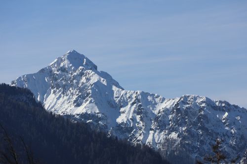 Free A stunning view of a snow-covered mountain under a clear blue sky. Stock Photo