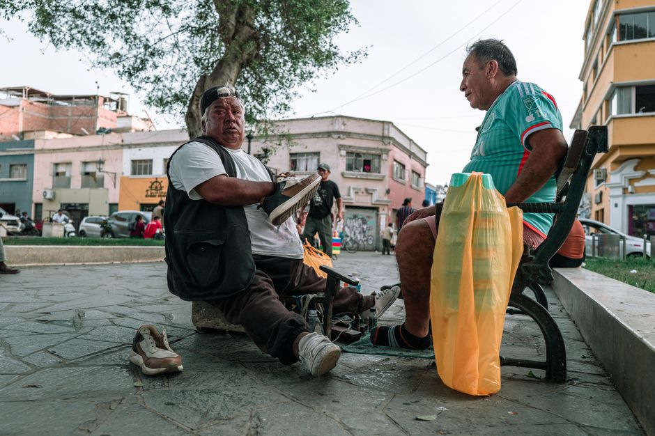 pexels photo 36687310 Two men engaging in conversation in a lively outdoor setting in Trujillo, Peru.