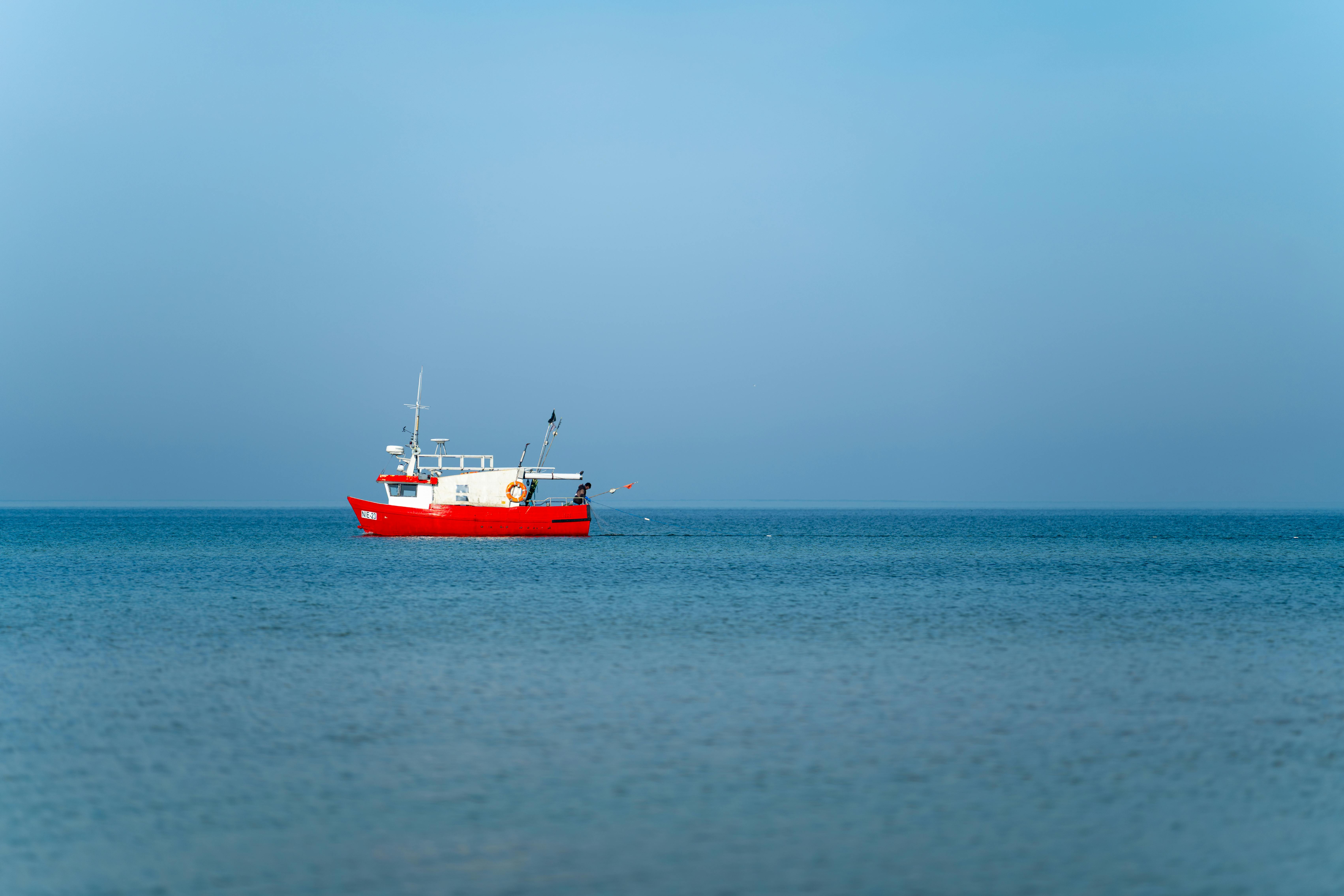 Gratuit Photos gratuites de bateau dans l'eau, bateau de pêche, bateau rouge Photos