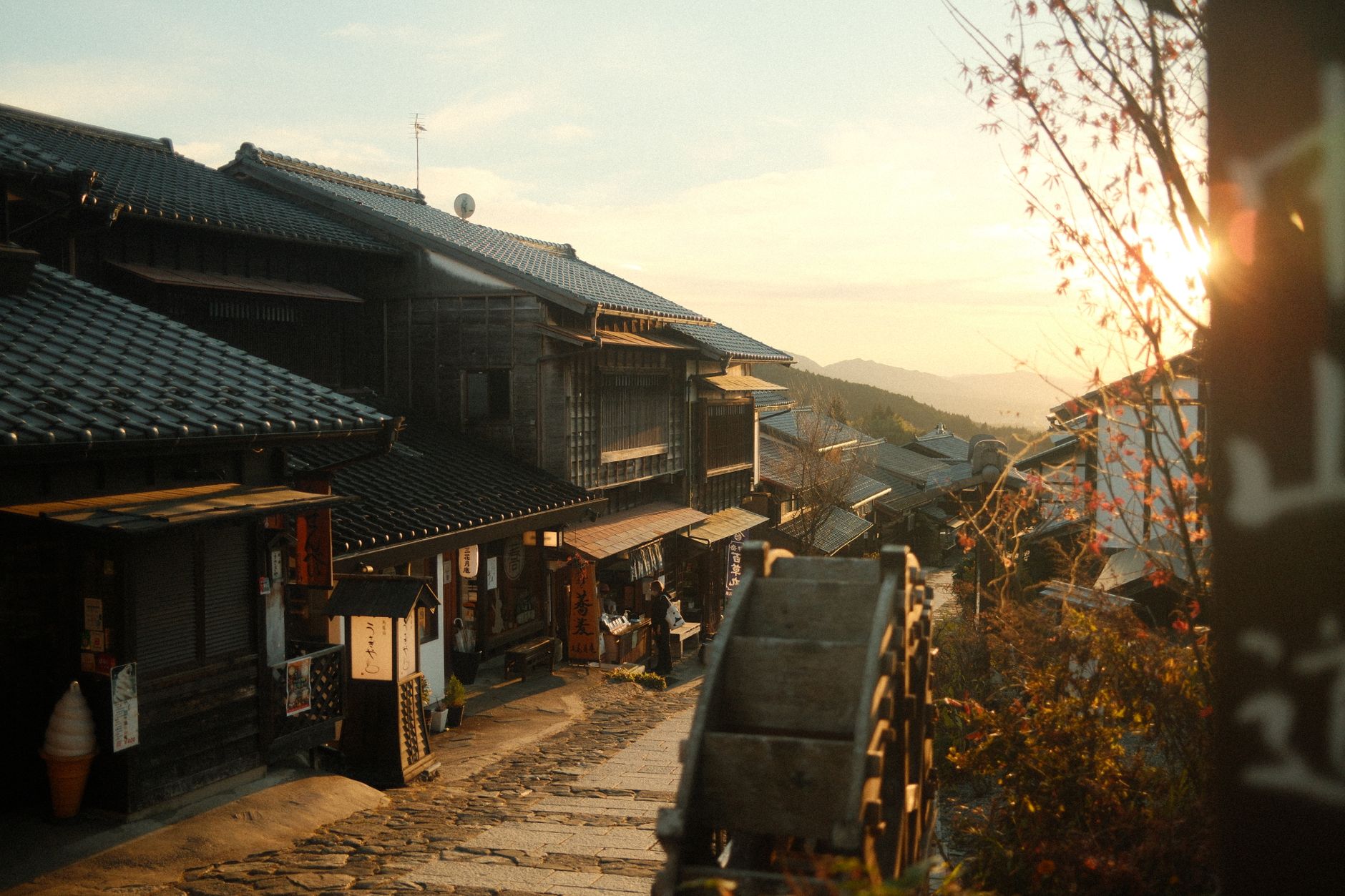 Sonnenuntergang & Straße im Anime-Look – Digitales Kunstwerk