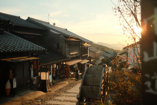 Sonnenuntergang & Straße im Anime-Look – Digitales Kunstwerk