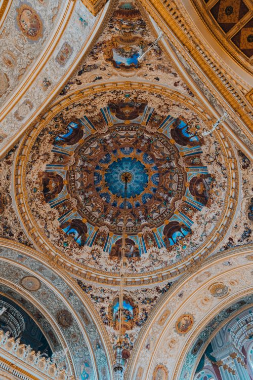 Free Intricate ceiling design of the Dolmabahçe Palace in Istanbul, capturing its ornate architecture. Stock Photo