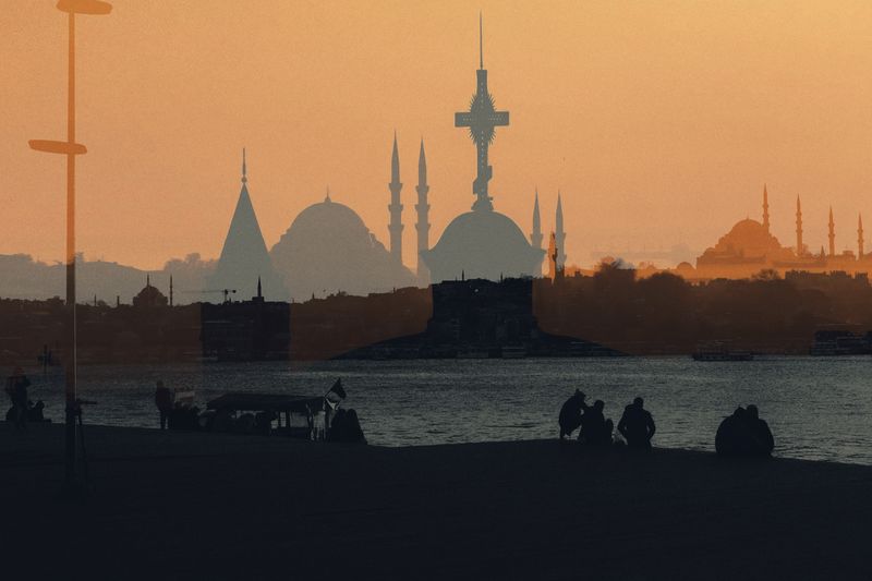 Silhouette of Istanbul's mosques at sunset, capturing the cityscape and cultural richness.