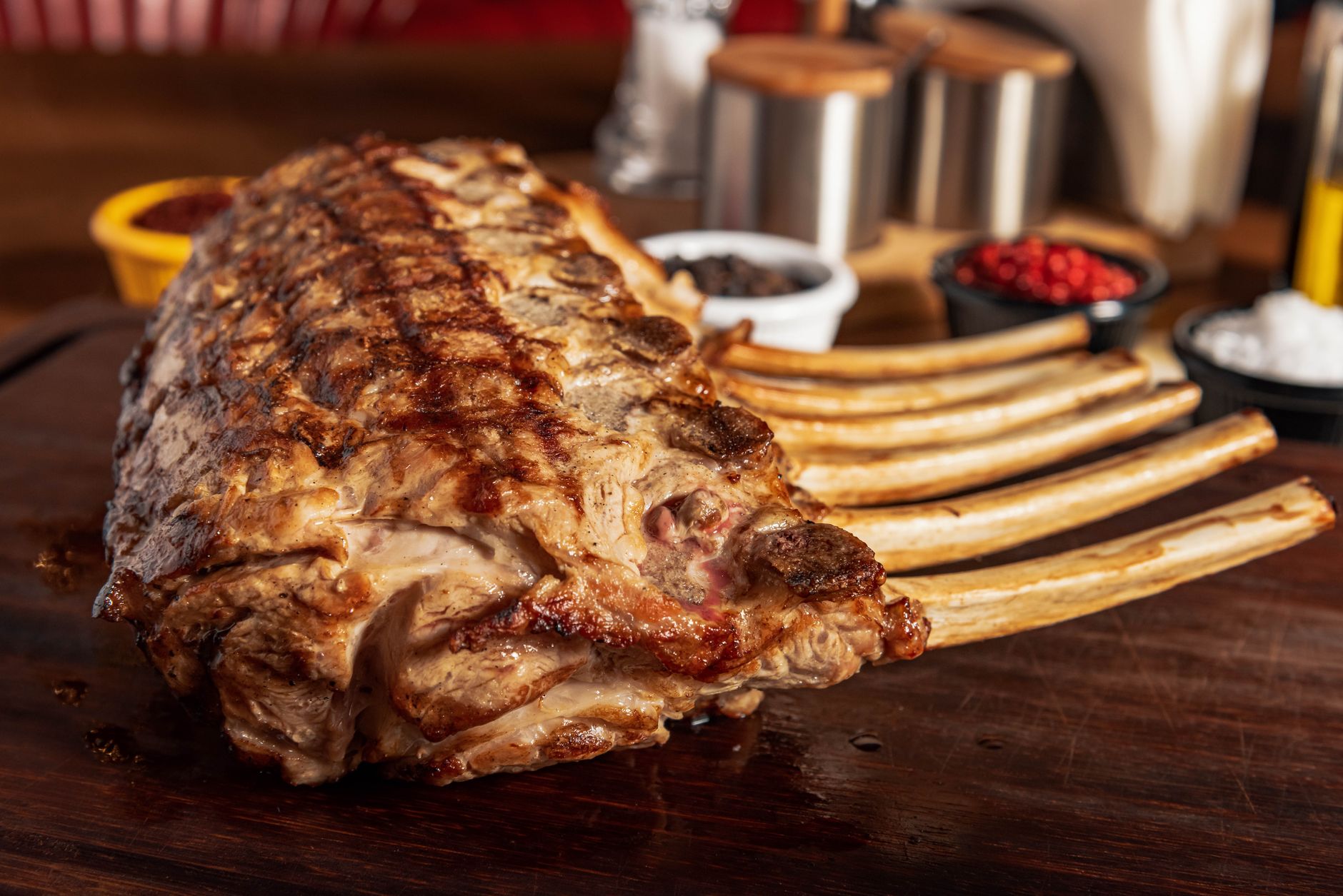Pan-frying ribs in skillet to restore crispiness