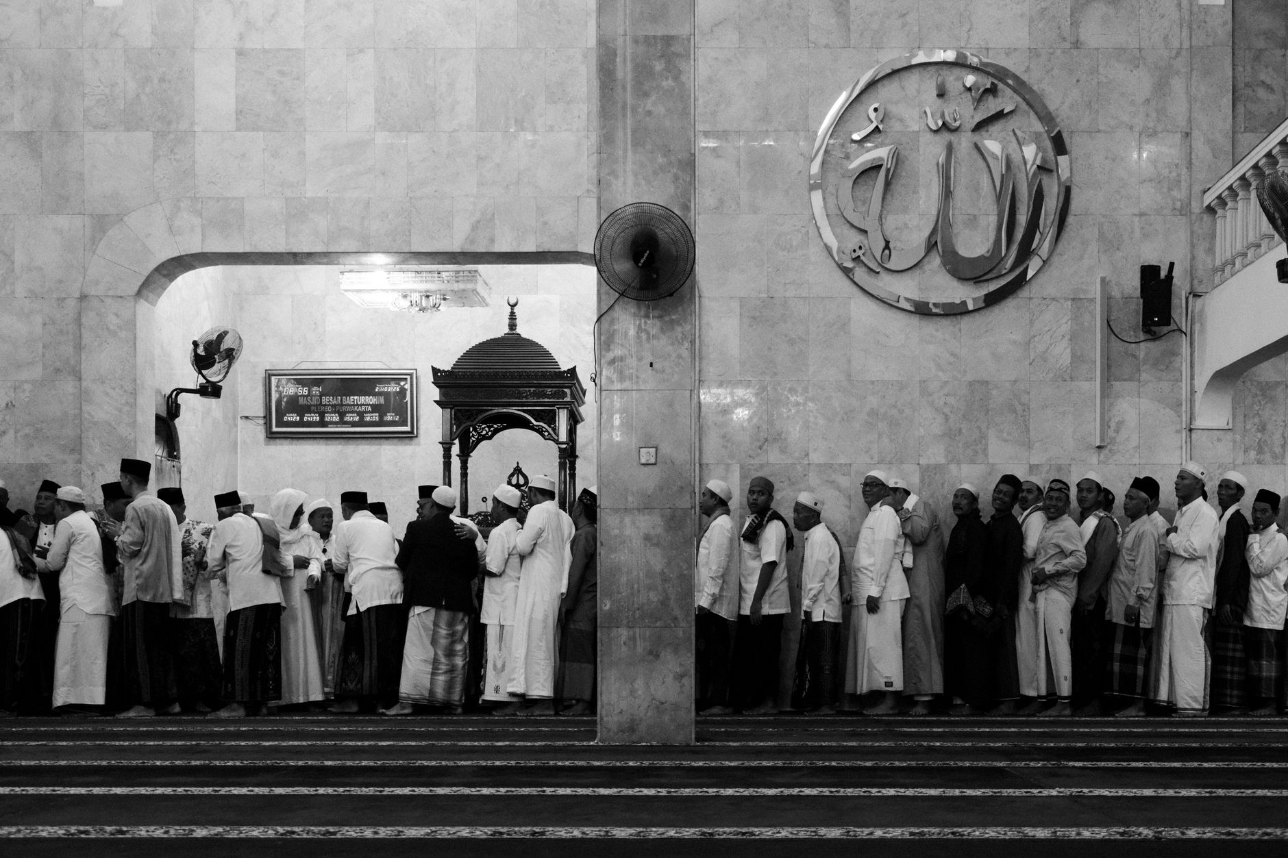 Ilustrasi investasi halal di Indonesia