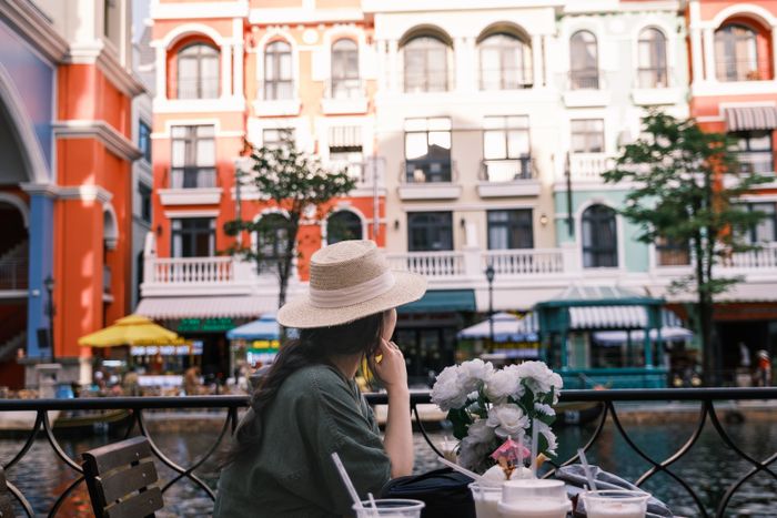 Outdoor café portrait illustrating variety in a photo set