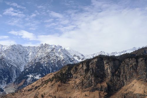 Free Breathtaking view of a snowy mountain range against a clear blue sky, capturing the essence of winter's beauty. Stock Photo