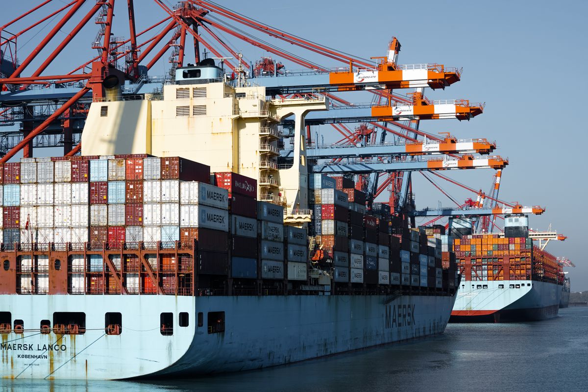 Container ships and gantry cranes at Hamburg port using heavy duty port crane wire rope