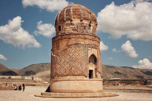 Free Ancient architecture of Hasankeyf against a clear blue sky, showcasing historic beauty. Stock Photo