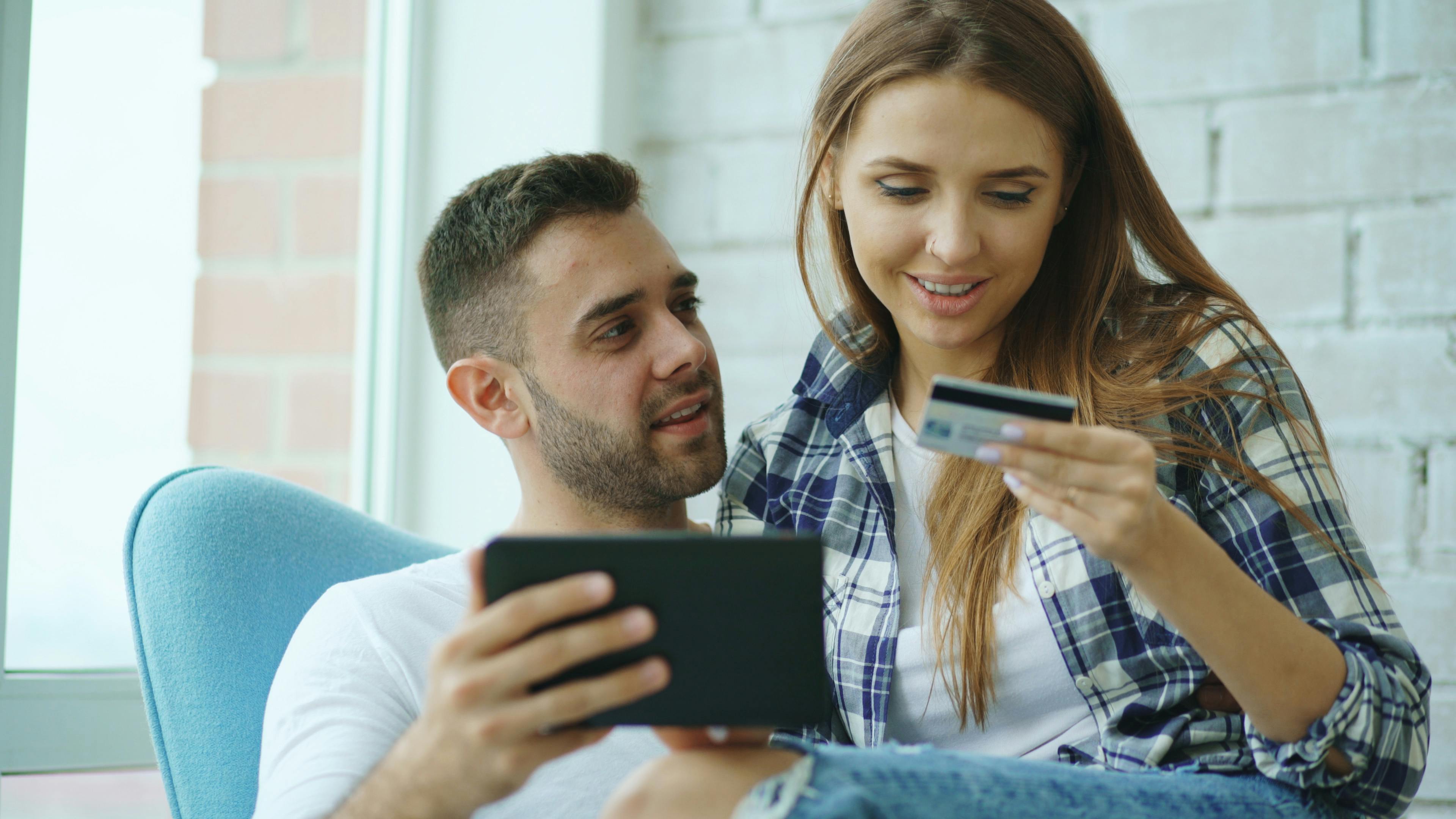 Should I Get a Travel Credit Card That Earns Points, or One That Earns Miles? — Photo by Vitaly Gariev on Pexels