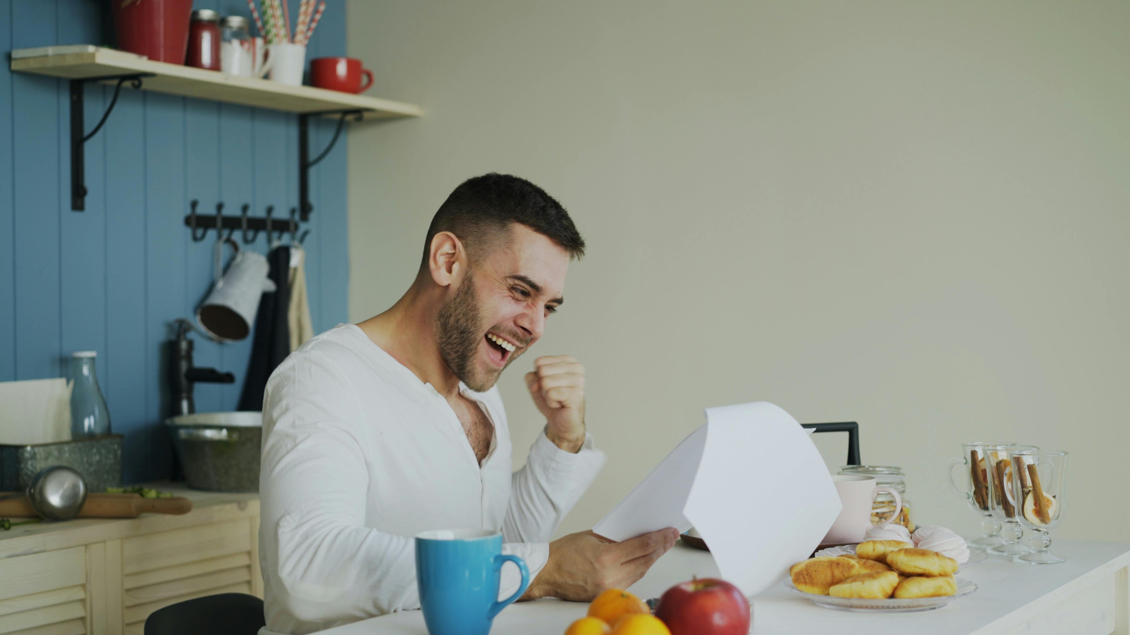 Good News For Buyers: Investors Are Selling Homes to Cut Their Losses — Photo by Vitaly Gariev on Pexels