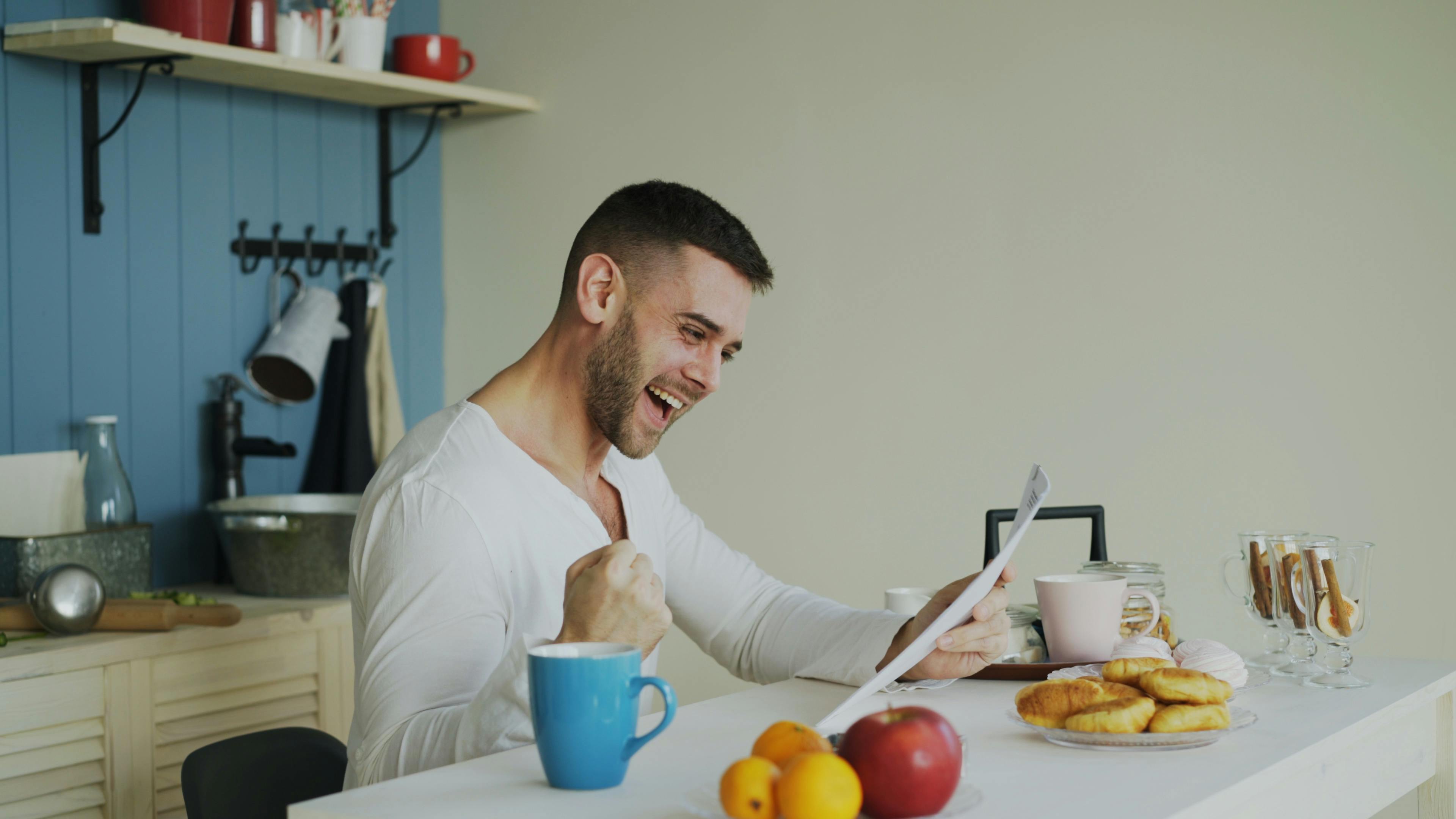 Good News For Buyers: Investors Are Selling Homes to Cut Their Losses — Photo by Vitaly Gariev on Pexels