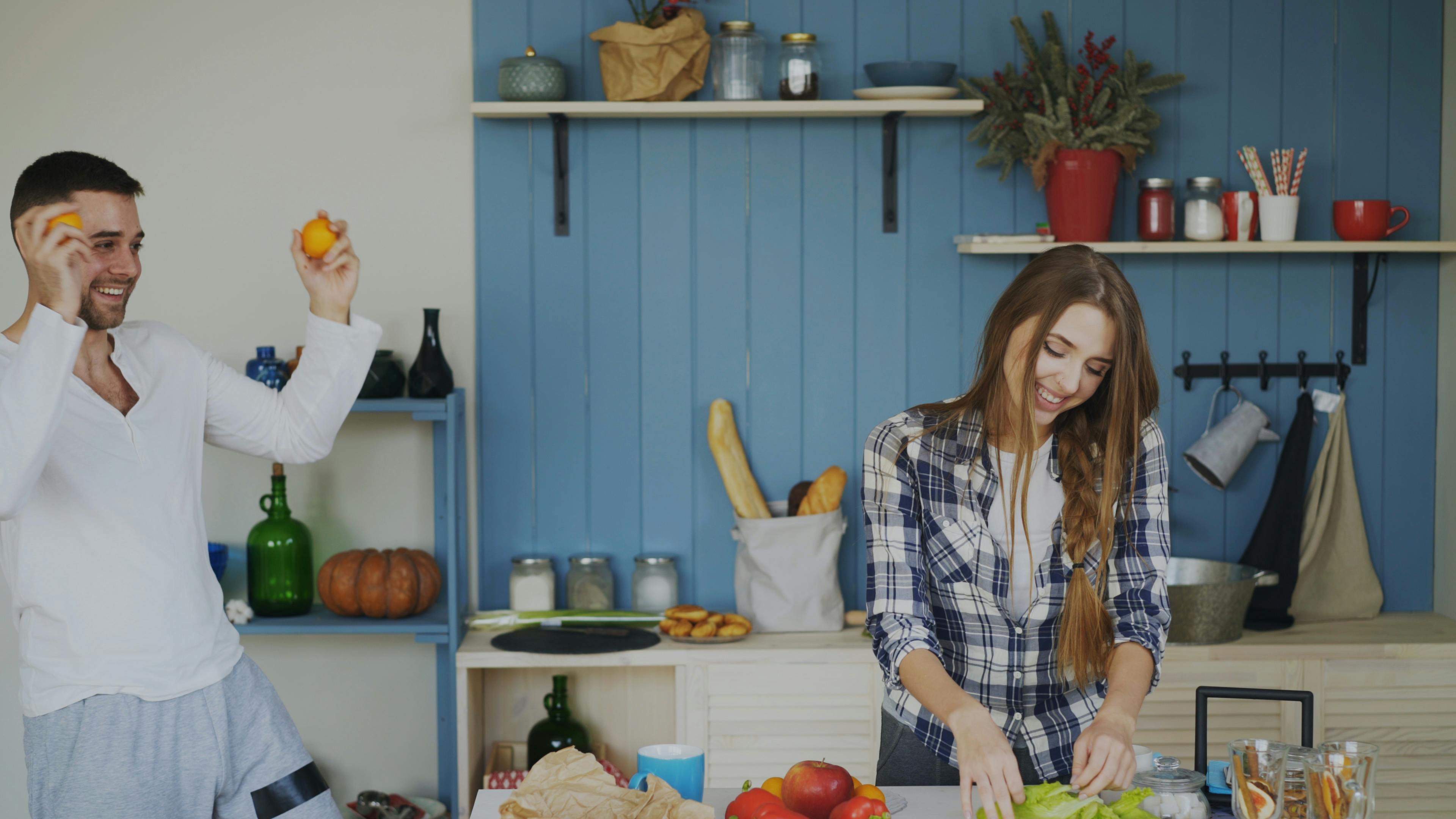 Don’t Stress About Cooking — You Can Leave It to the Pros With Our Favorite Meal Delivery Services — Photo by Vitaly Gariev o