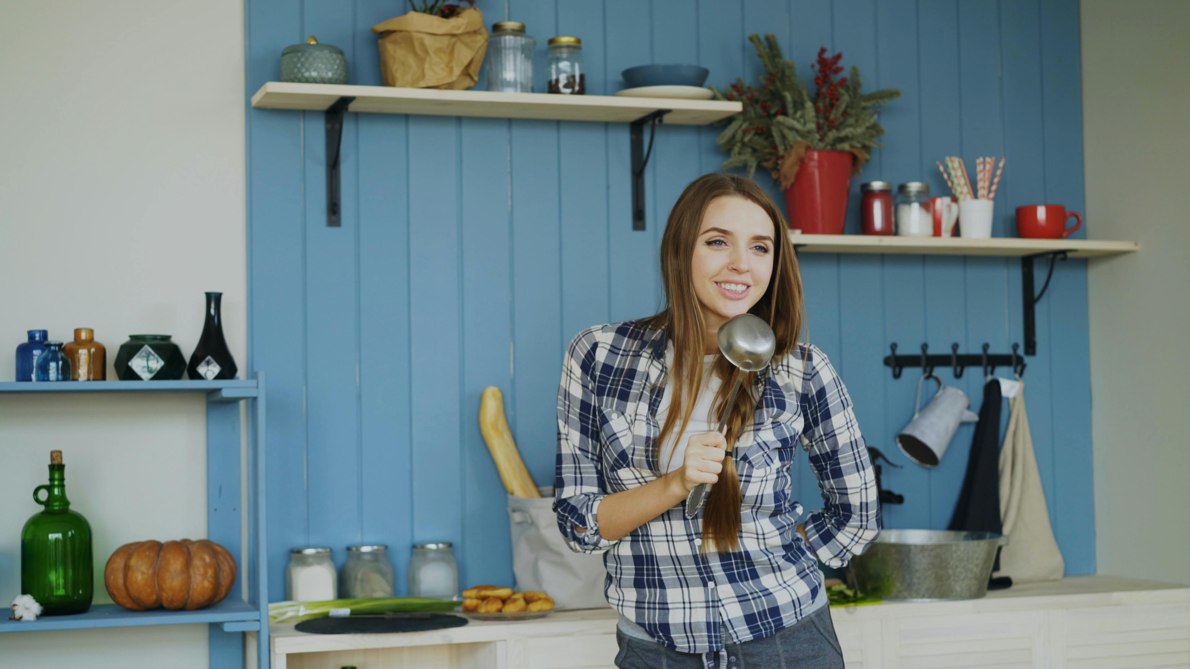 Don’t Stress About Cooking — You Can Leave It to the Pros With Our Favorite Meal Delivery Services — Photo by Vitaly Gariev o