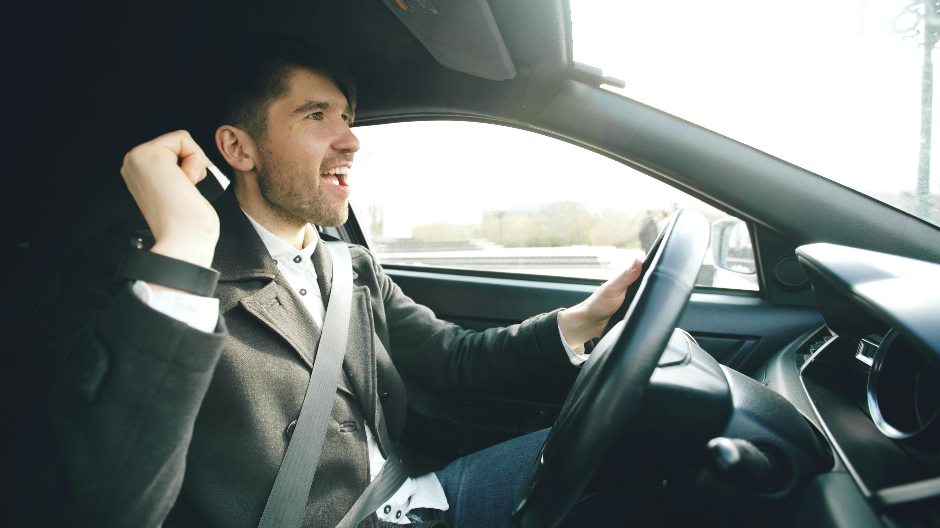 Why distracted driving risks are expanding for commercial trucking fleets — Photo by Vitaly Gariev on Pexels