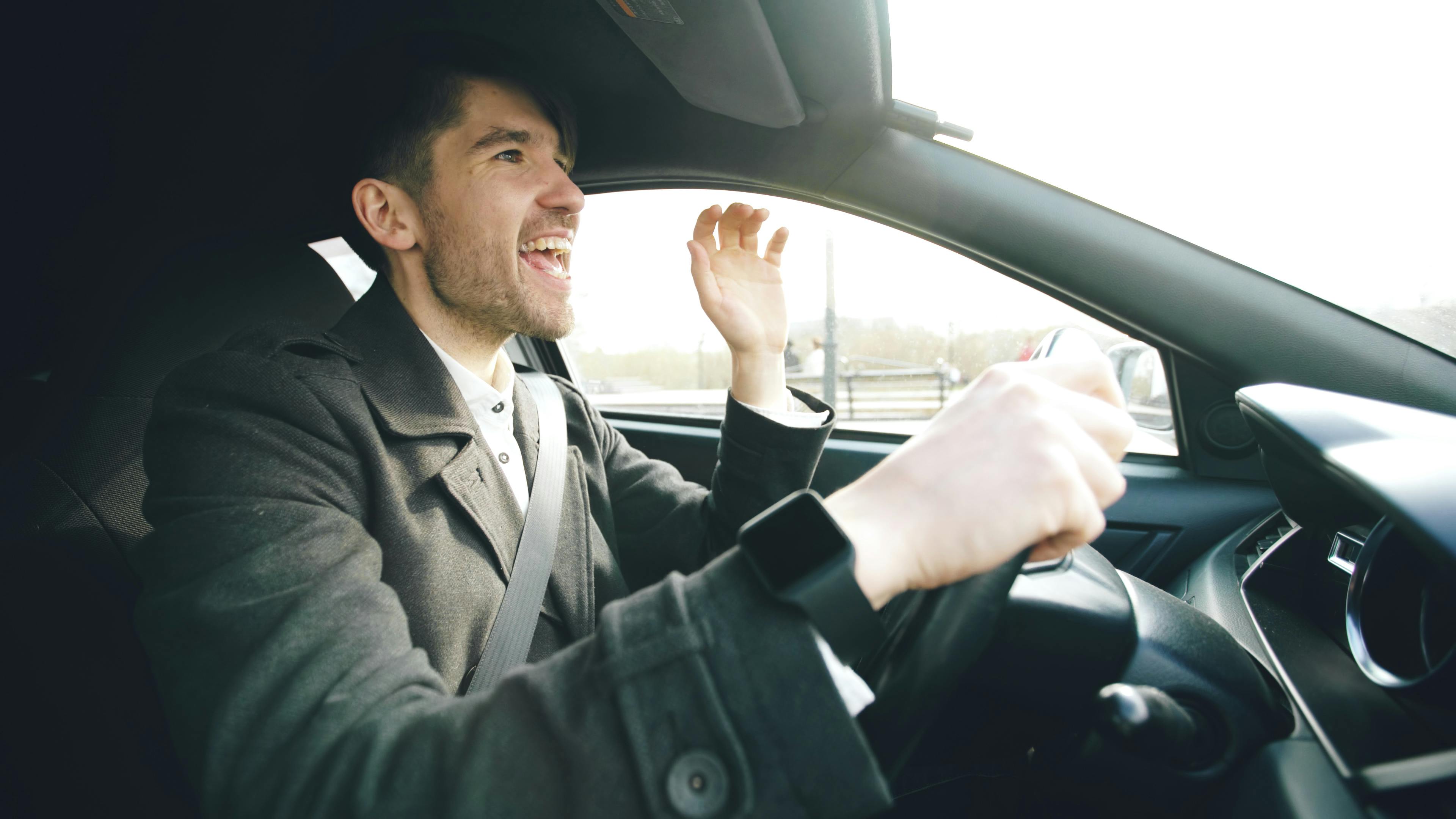 Why distracted driving risks are expanding for commercial trucking fleets — Photo by Vitaly Gariev on Pexels