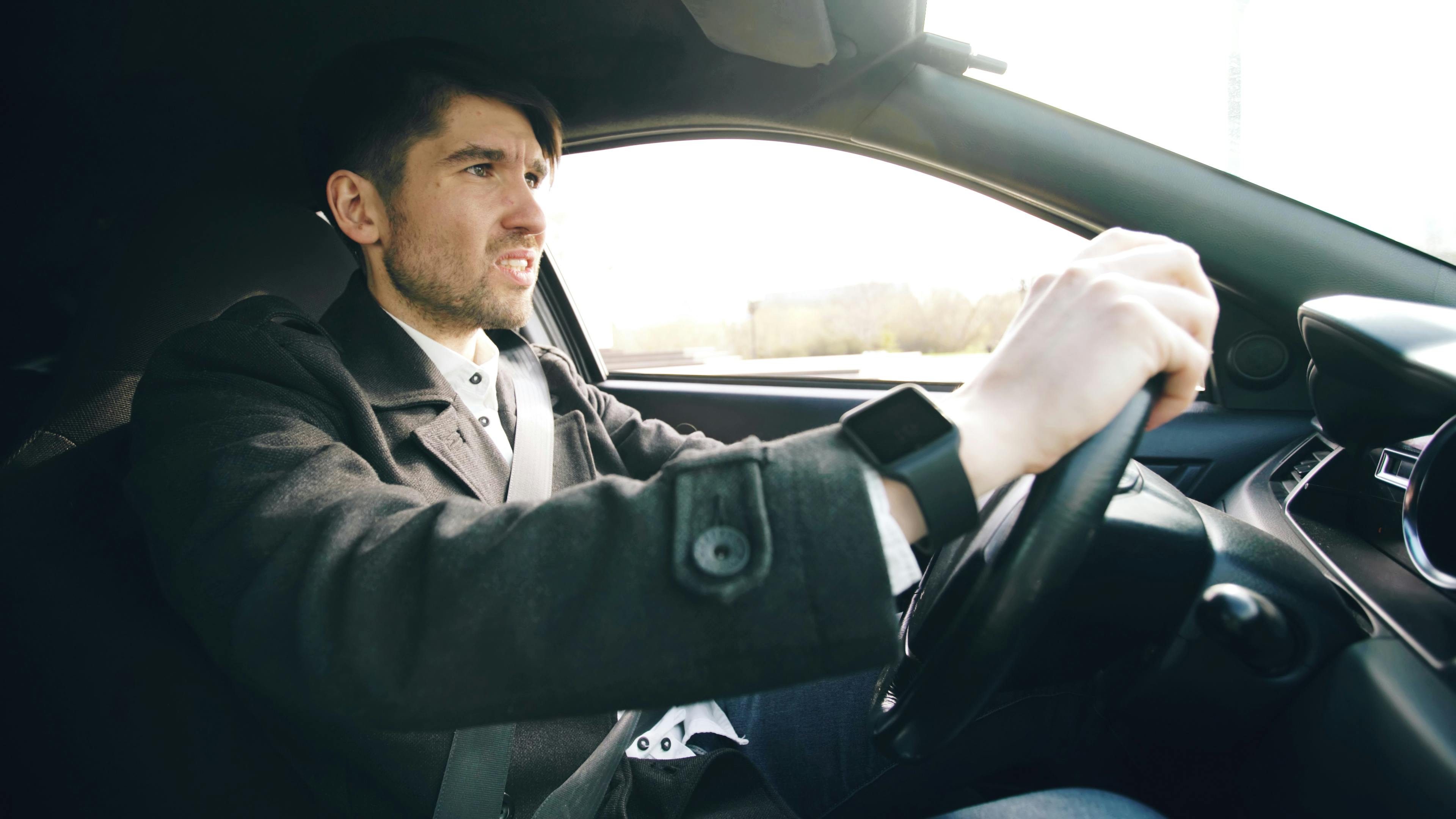 Why distracted driving risks are expanding for commercial trucking fleets — Photo by Vitaly Gariev on Pexels