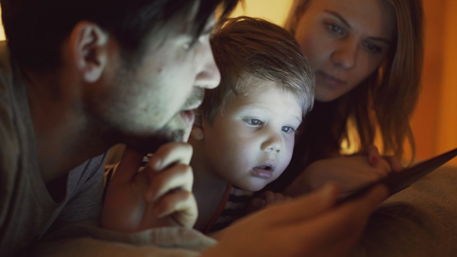 Peran Ayah Dalam Mendampingi Anak di Era Digital: Tips Praktis