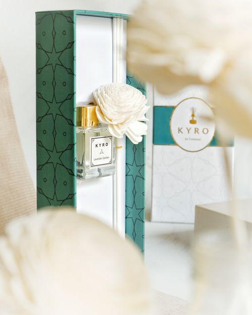 Free Stylish perfume packaging featuring a decorative floral touch in a modern composition. Stock Photo