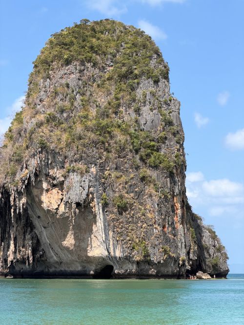 Free A stunning view of a towering limestone cliff against clear blue skies in Thailand's picturesque landscape. Stock Photo