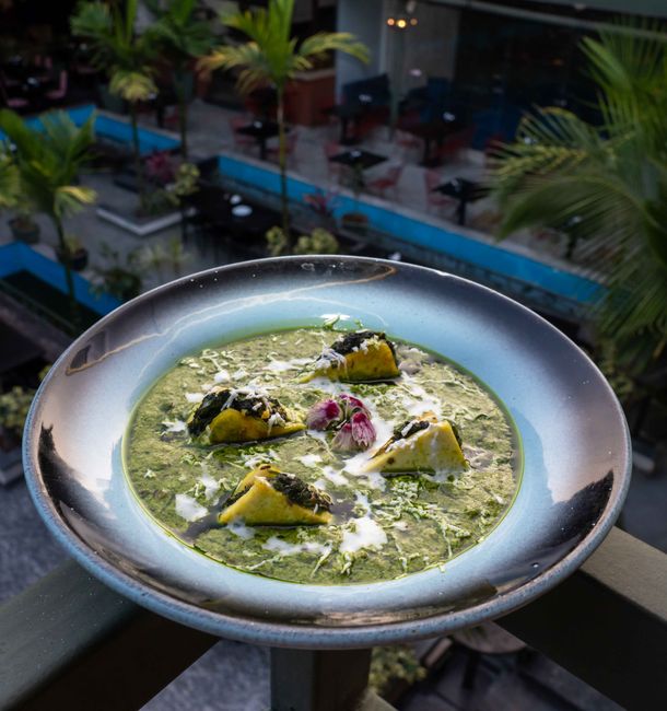 Firm paneer cheese simmered in a pureed, spiced spinach sauce.