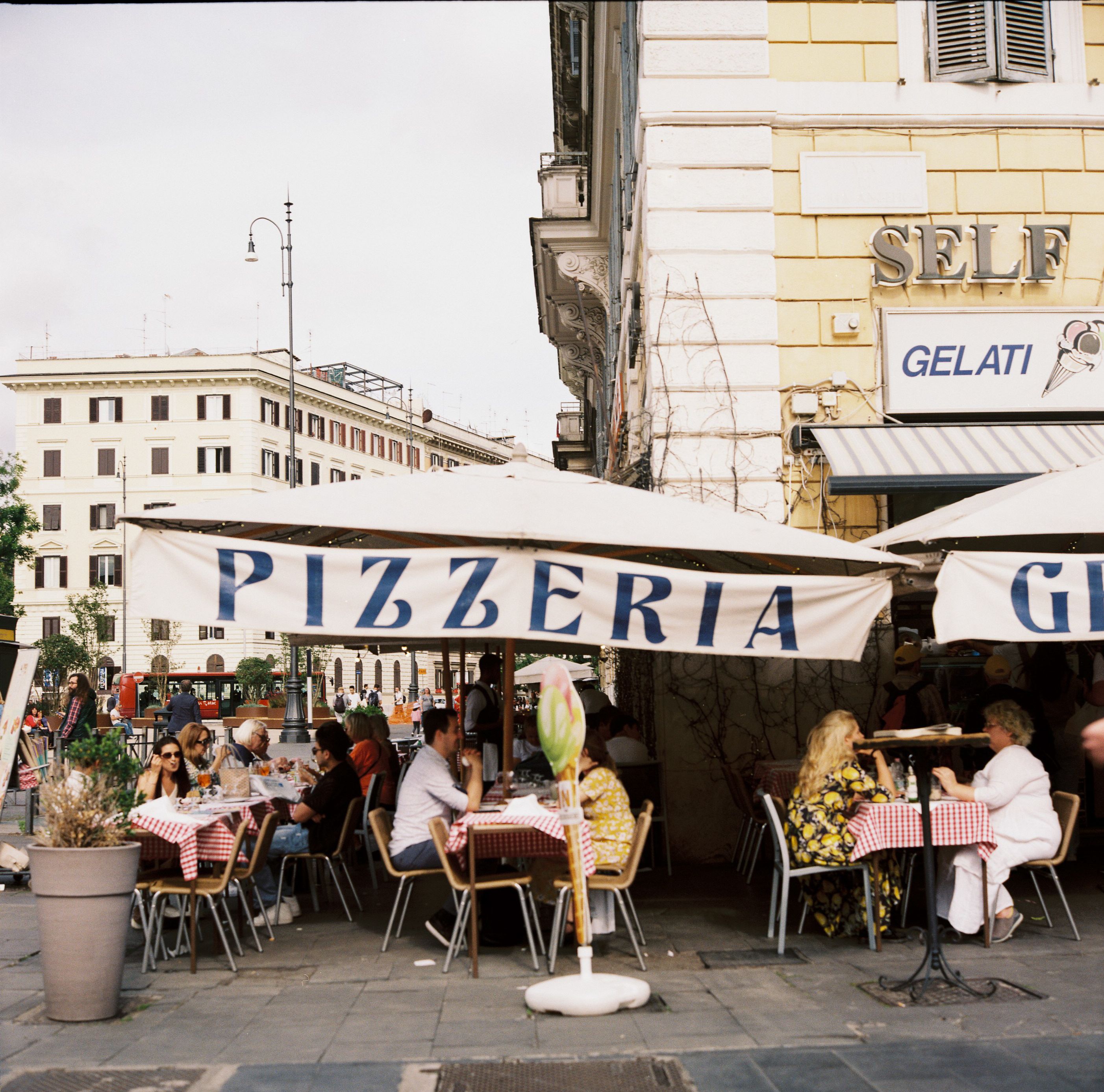Roma Outdoor Pizzeria Dining Experience · Free Stock Photo