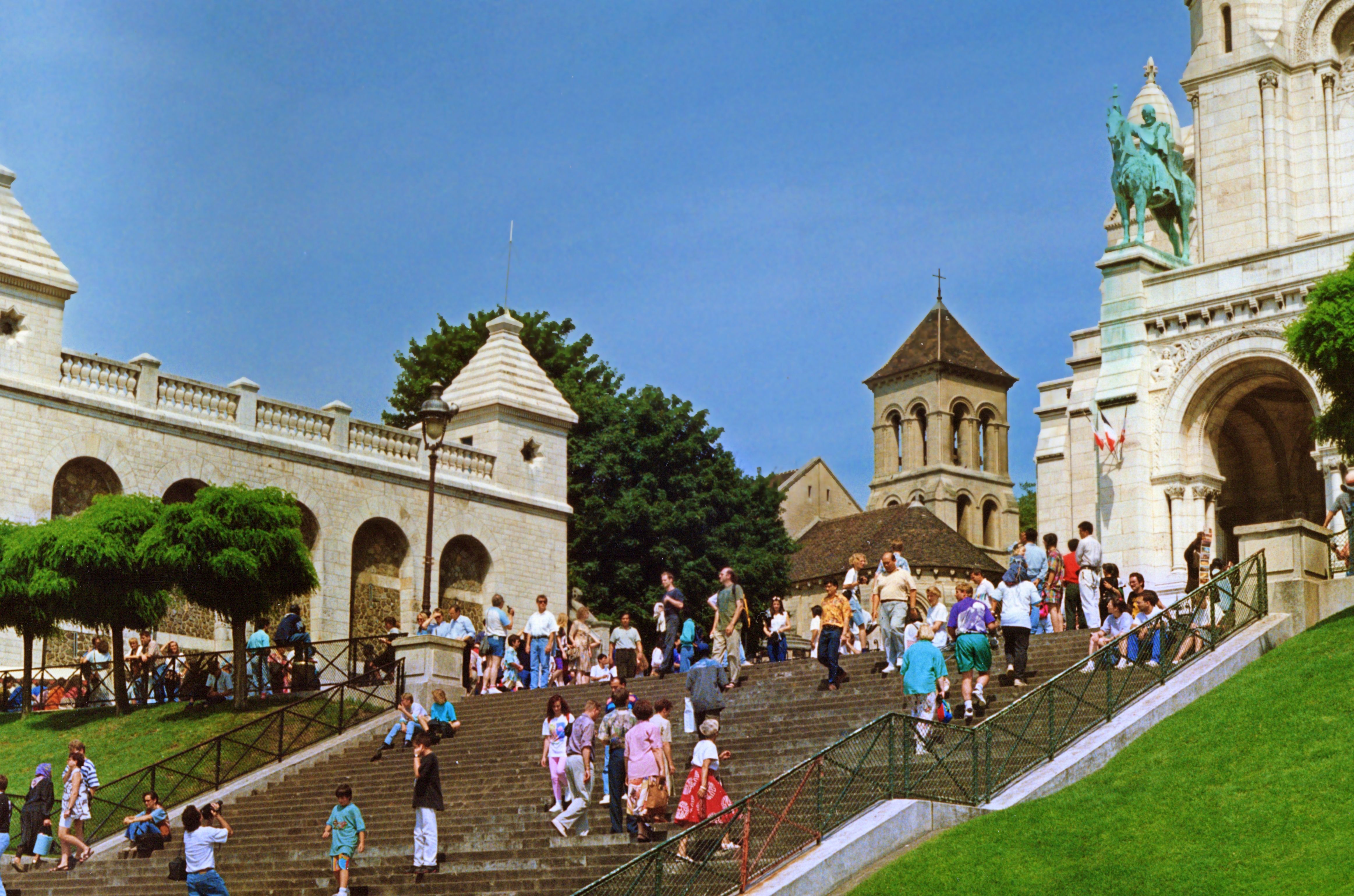 Sacré-Cœur Parvis & the Steps of Montmartre
