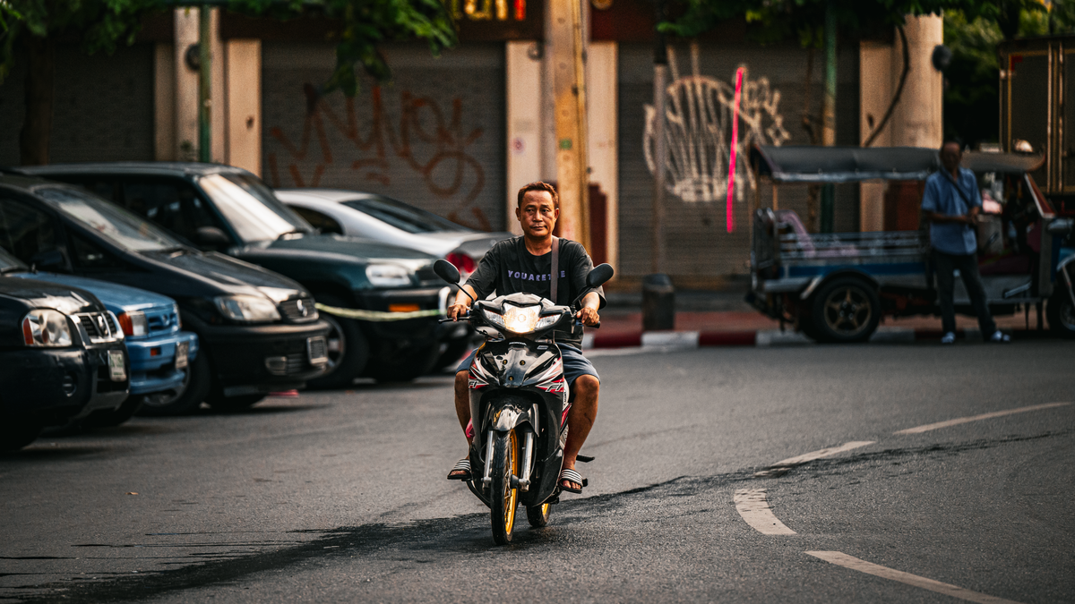 An incident involving a transgender woman occurred on Walking Street in Pattaya.