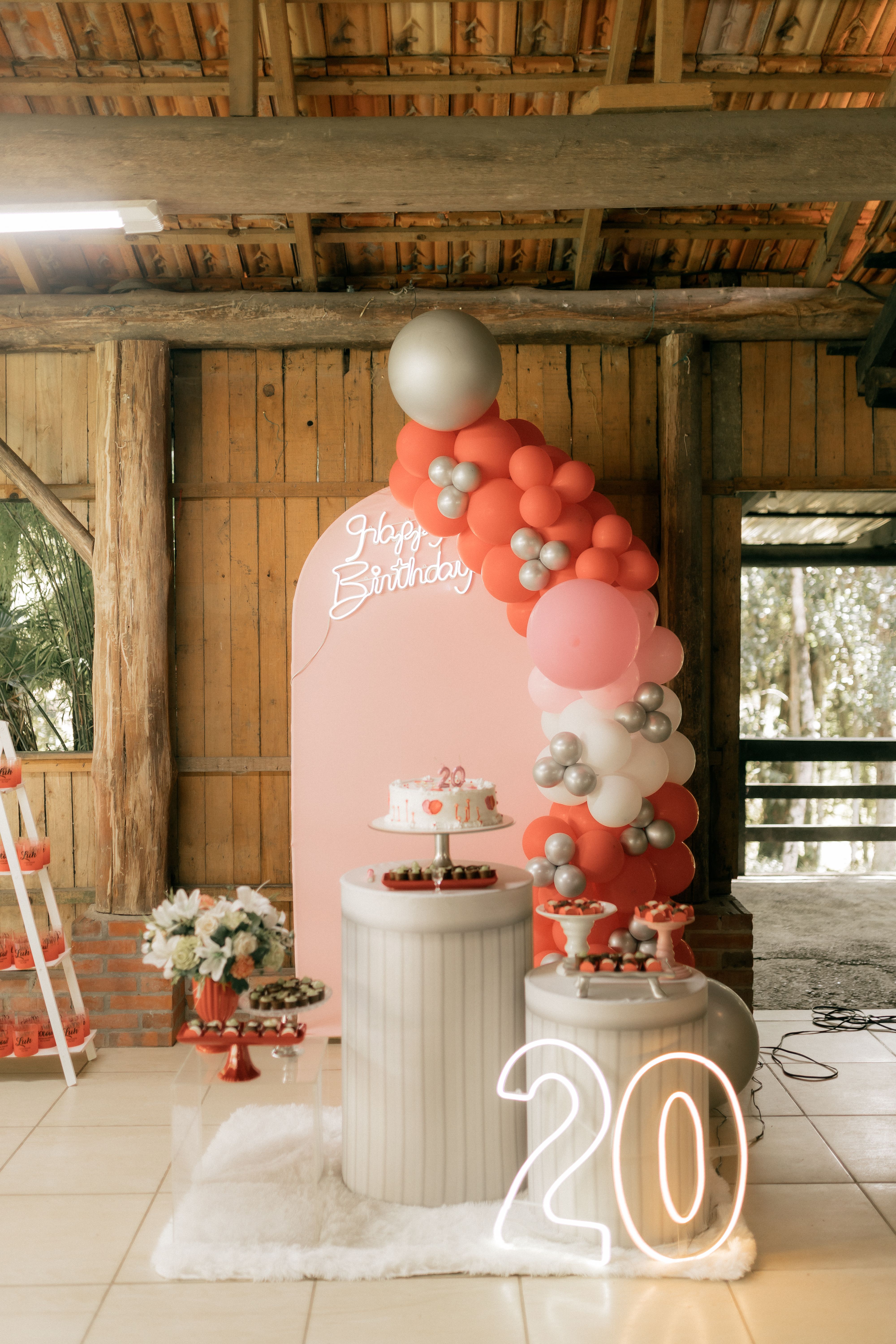 Elegant birthday décor with balloons and cake table