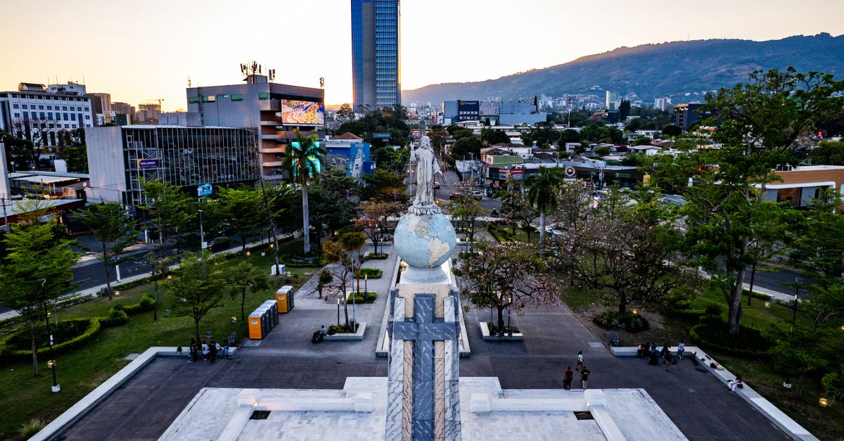Ola de calor persistirá en El Salvador con tardes y noches sofocantes Ola de calor persistirá en El Salvador con tardes y noches sofocantes