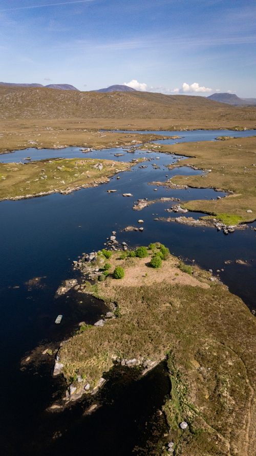 Free Aerial view of serene lakes and landscapes in Connemara, Ireland. Perfect for travel and nature enthusiasts. Stock Photo