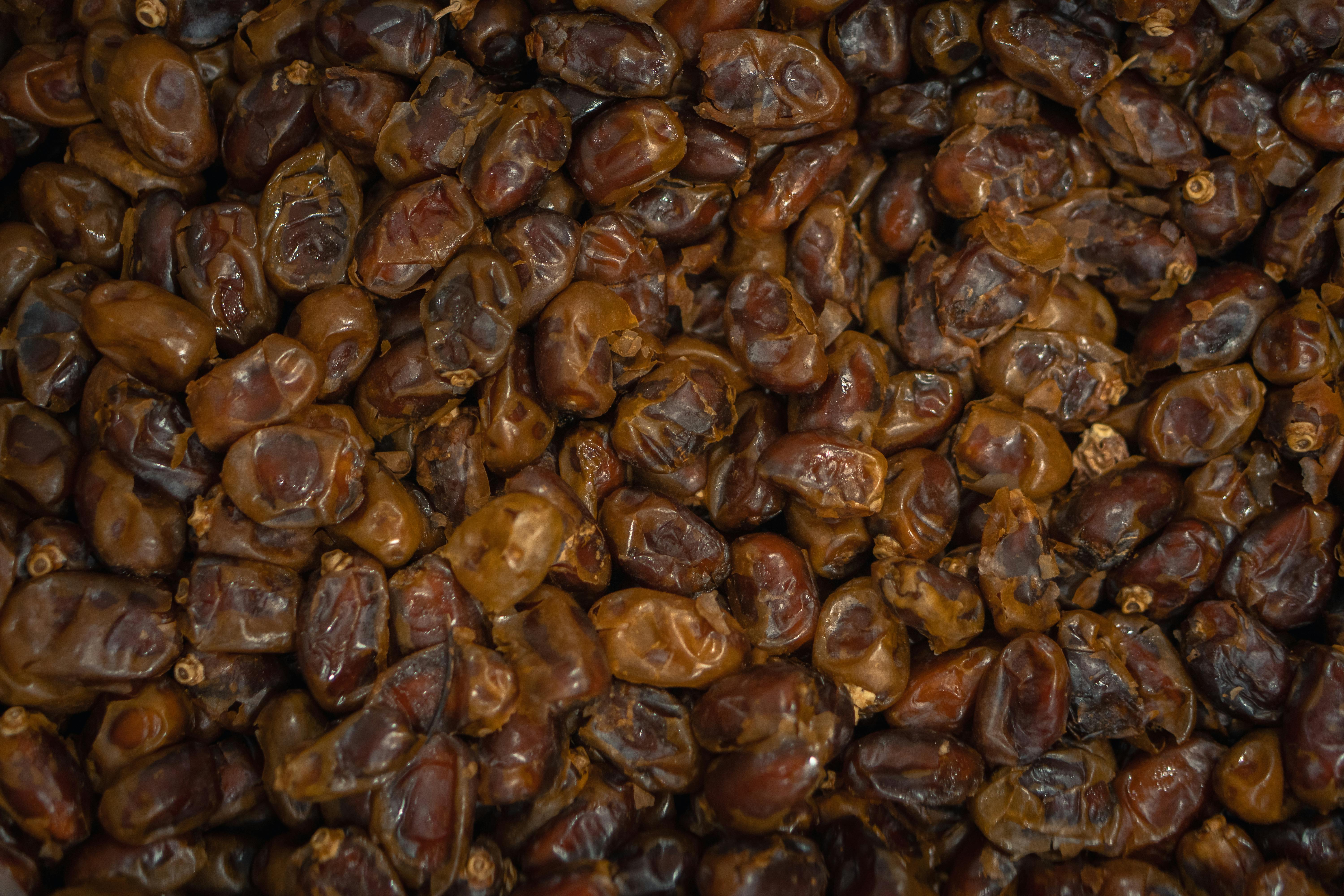 An abundance of fresh dates on display in a Sulawesi Selatan market, highlighting their rich texture and earthy tones.