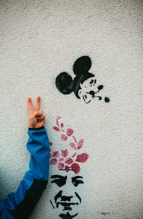 Gratis lagerfoto af fingre, fredstegn, graffiti