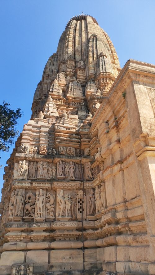 Free Explore the detailed carvings of the Khajuraho Temple in Madhya Pradesh, a UNESCO World Heritage Site. Stock Photo