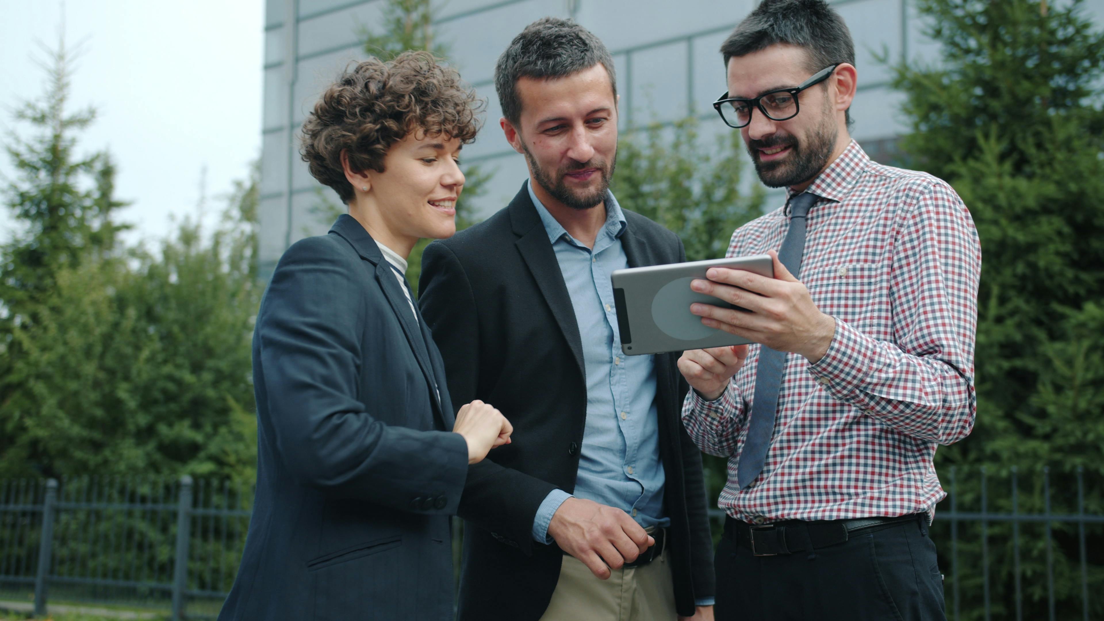 Healthy Workers Are Ditching Company Insurance to Save $1,000 a Month — Photo by Vitaly Gariev on Pexels