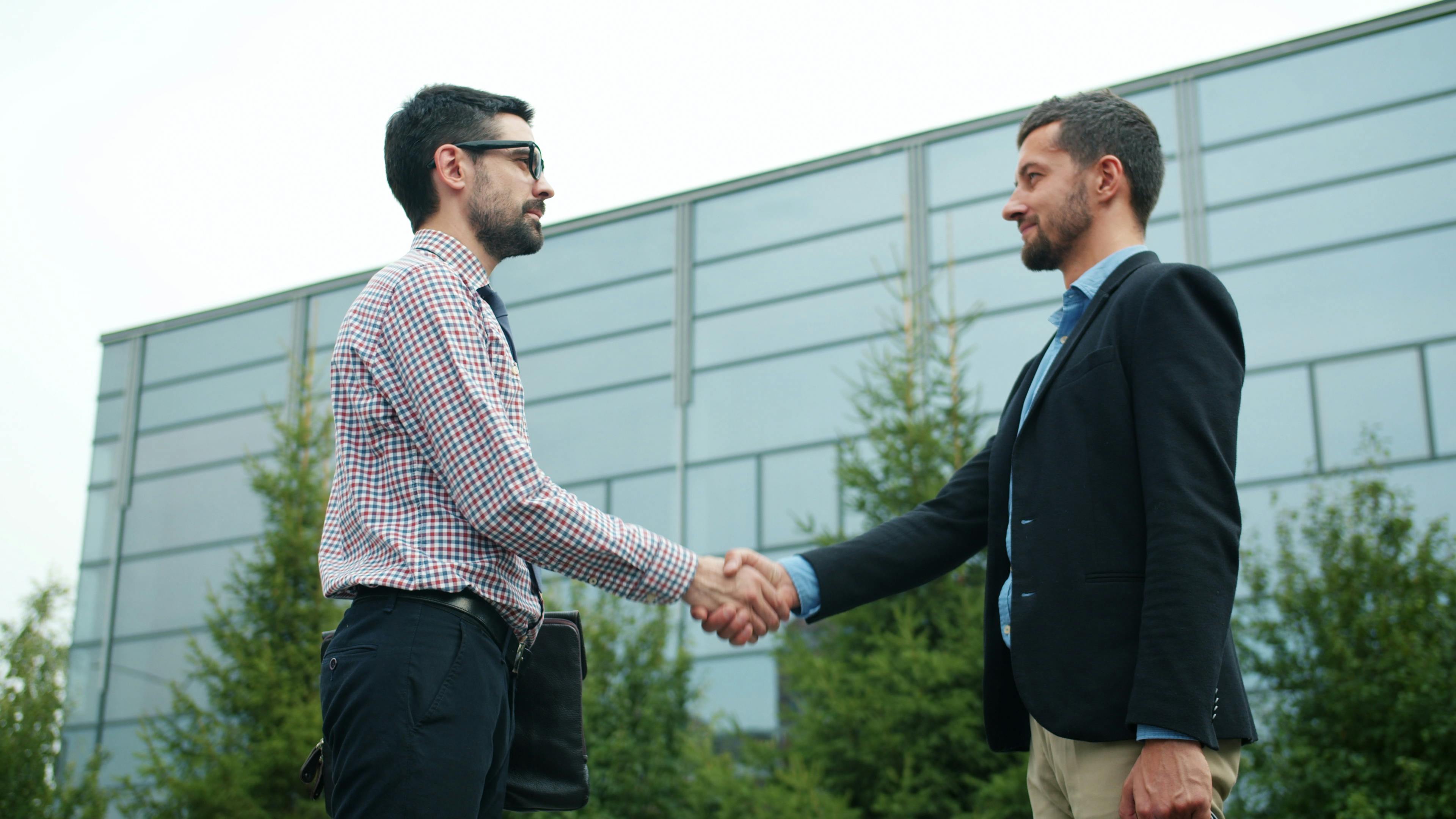 growth hacking customer acquisition — Photo by Vitaly Gariev on Pexels