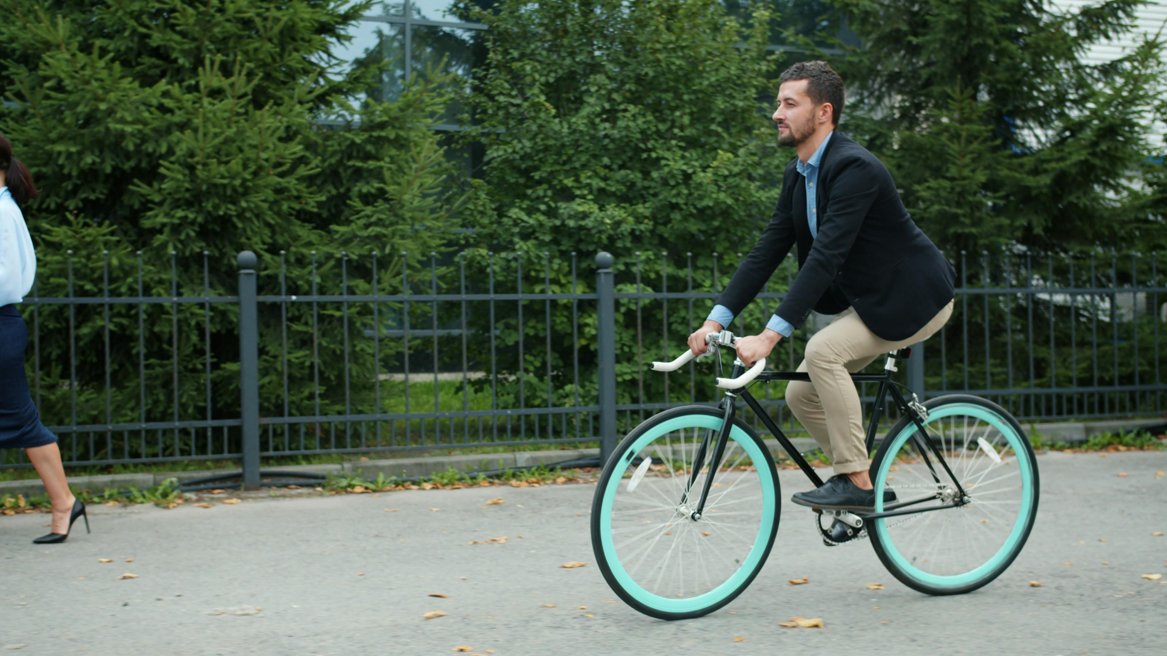 Healthy Workers Are Ditching Company Insurance to Save $1,000 a Month — Photo by Vitaly Gariev on Pexels