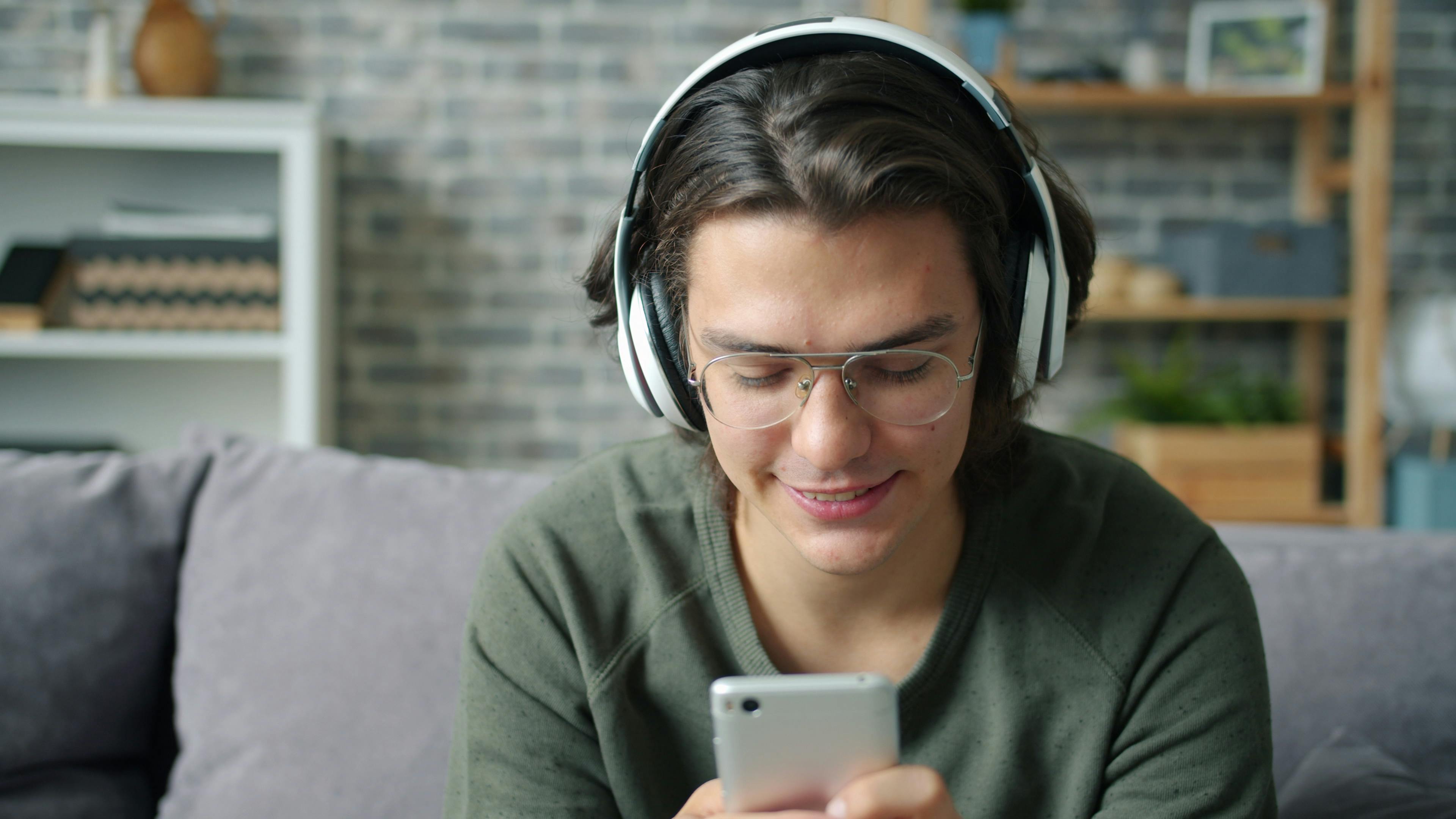 Google Translate Adds AI Pronunciation Training as It Expands into Language Learning — Photo by Vitaly Gariev on Pexels