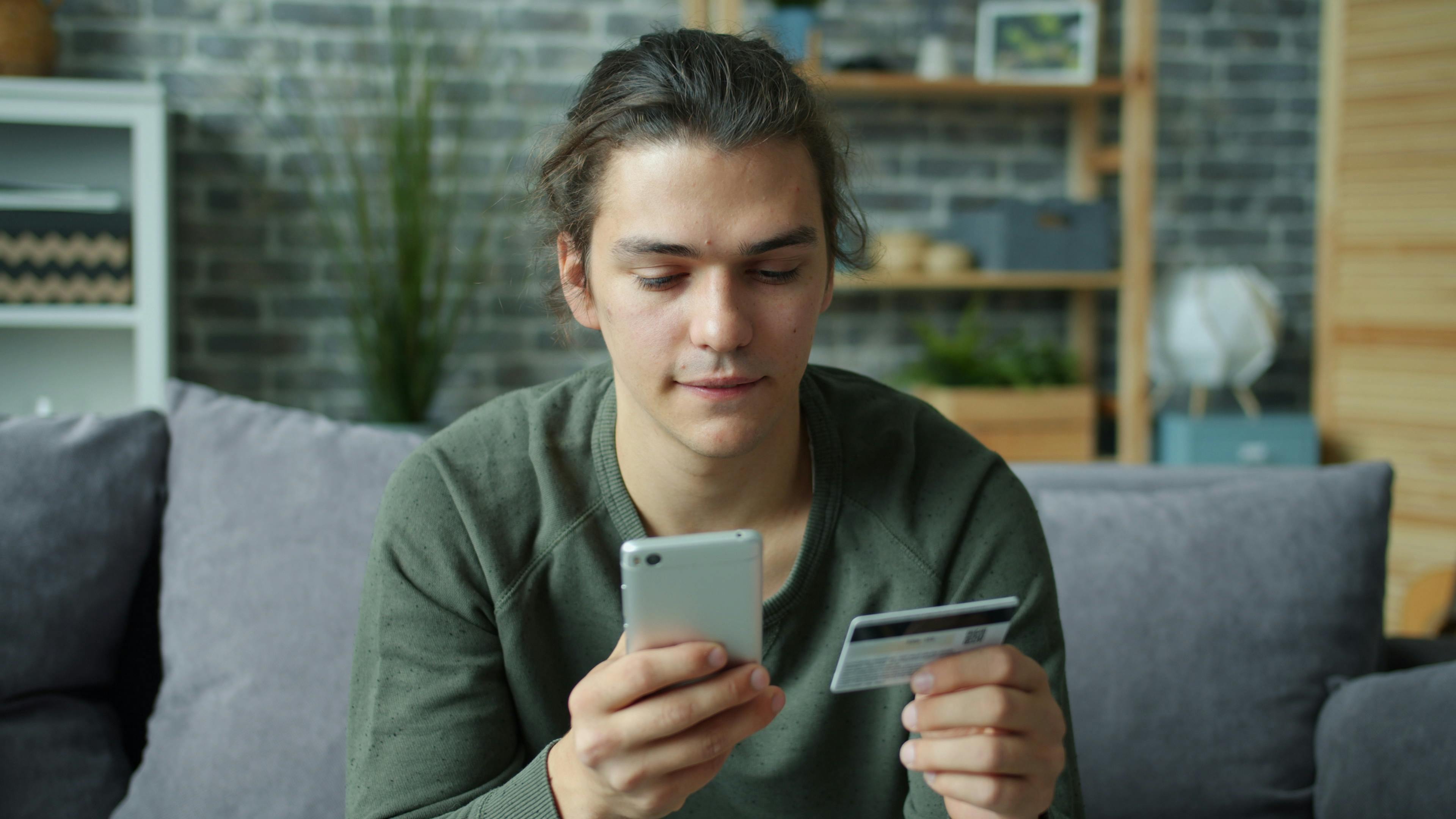 7 of the best credit cards for general travel purchases — Photo by Vitaly Gariev on Pexels